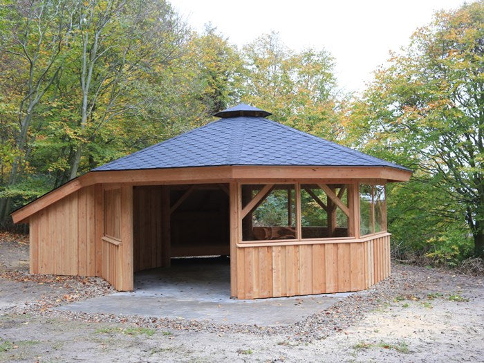 Shelter på 6 meter i diameter med vinduer og shelter soveplads